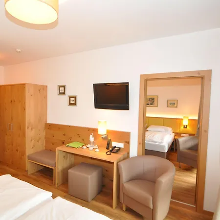 Отель Wienerwaldhof 4*