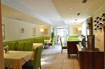 Hotel Wienerwaldhof מלון